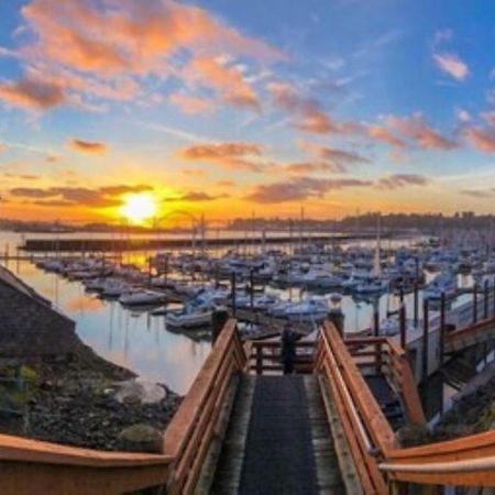 Embarcadero Resort Newport Luaran gambar