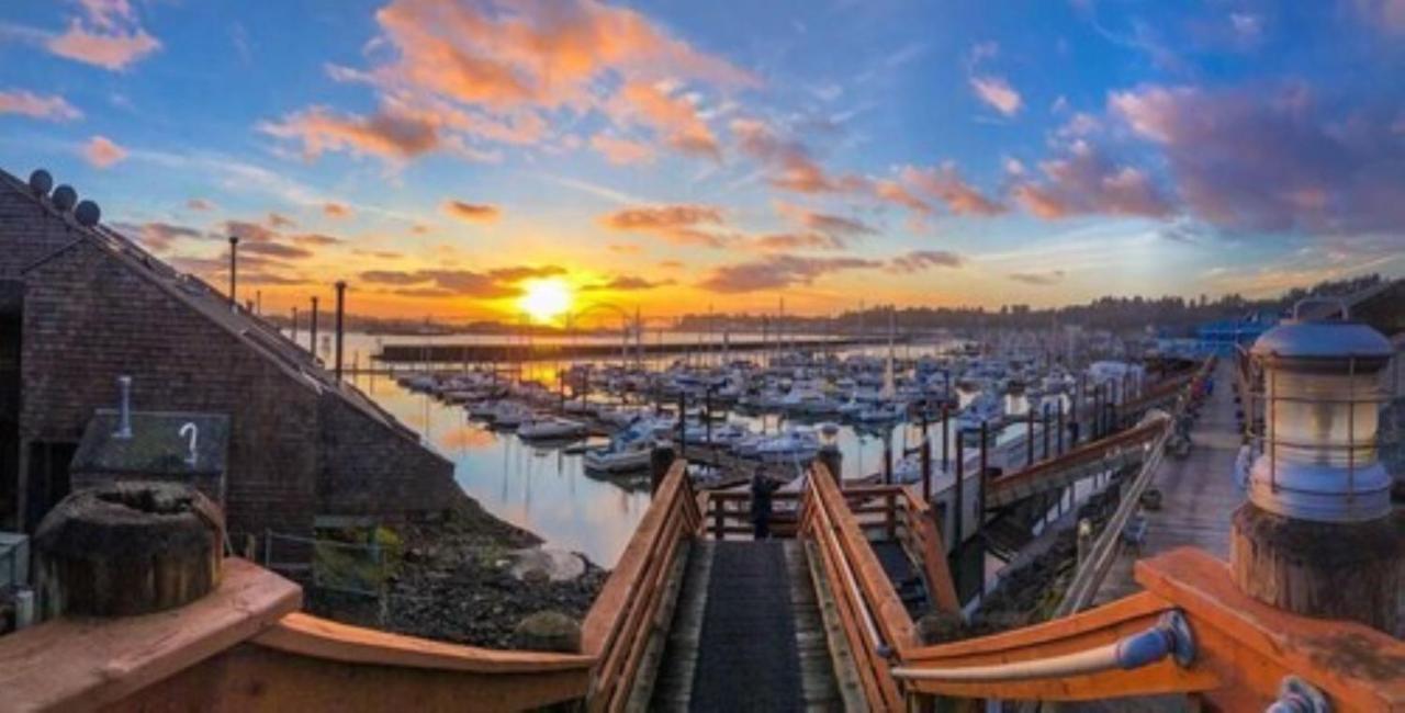 Embarcadero Resort Newport Luaran gambar